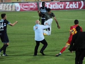 Adana Demirspor-alima Yeni Malatyaspor Maçının Ardından Saha Karıştı
