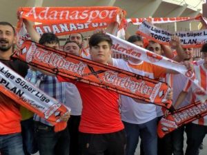 Adanaspor Taraftarı Şampiyonluğu Kutladı