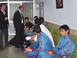 Rizeli Sporcuları Taşıyan Minibüs Dereye Uçtu: 3 Yaralı