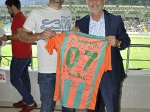 Alanyaspor’dan 10 Bininci Passolig Kart Sahibine Forma