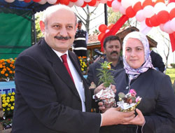 Rize Belediyesinden Annelere Çiçek