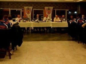 İnegöl Belediyespor’a Veda Yemeği