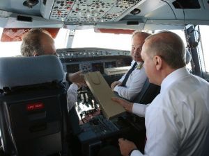 Cumhurbaşkanı, Erdoğan Kokpitte Dünya Pilotlar Gününü Kutladı