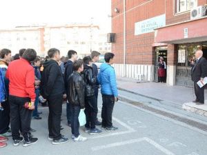 Okul Müdüründen Öğrencilere Teog Ayarı
