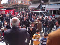 Saadet'ten Miting Gibi Açılış