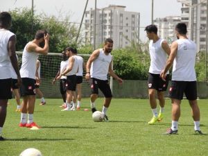 Şampiyon Adanaspor, Top Başı Yaptı