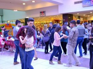Yeşilyurt Avm’de Dans Etkinliği
