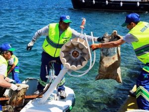 Denizden 264 Kilo Çöp Çıkardılar