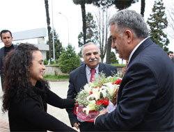 Çiçeklerle Karşılandılar Kolkola Uğurlandılar