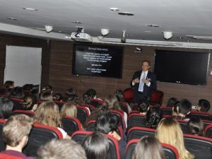 Lise Öğrencileri, Canlı Beyin Ameliyatı İzledi