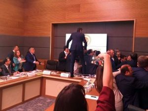 Anayasa Komisyonu’nda Kavga Çıktı