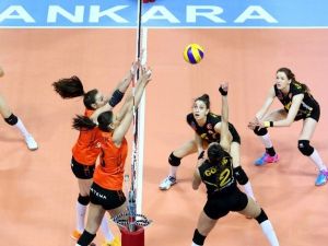 Eczacıbaşı Vitra: 0 - Vakıfbank: 3