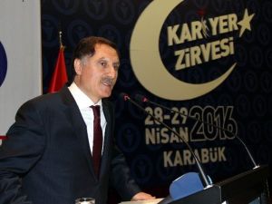 Cumhurbaşkanı Başdanışması Malkoç Öğrencilere Yeni Anayasa Beklentilerini Anlattı