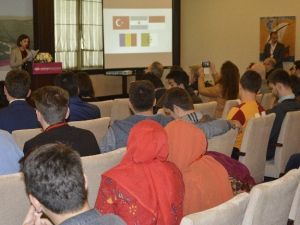Fikir Ve Çalışmalarını Dünya İle Paylaşıyorlar