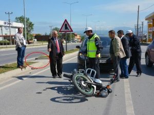 Yaya Yolundan Geçen Motosiklet Otomobille Çarpıştı: 1 Yaralı