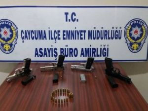 Polis Ekipleri Silah Ele Geçirdi