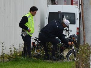 Terk Edilmiş Motosiklet Otoparka Çekildi