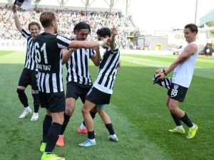 Manisasporlu Futbolcular Şampiyonluğu Çiftetelli İle Kutladı