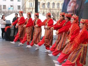 Stockholm’de Binlerce Kişiyle 23 Nisan Kutlaması