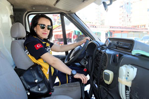 Rize'de Ambulans Direksiyonuna Kadınlar Geçti