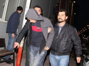 Ehliyet Alamayınca 9 Aracın Lastiğini Kesti