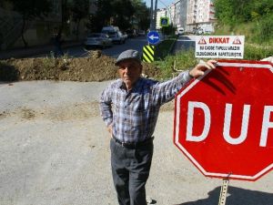 “Arazi Benim” Diyerek Caddenin Tamamını Trafiğe Kapattı
