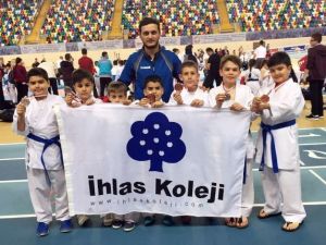 İhlas Koleji Rakiplerine Minderi Dar Etti