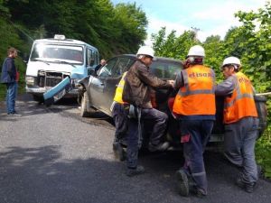 Öğrenci Servisi Kamyonetle Çarpıştı: 12 Yaralı