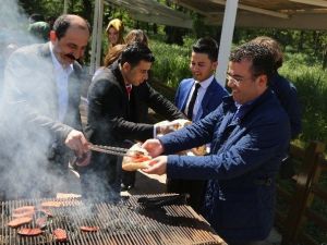 Karaaslan, Göksel Ve Taşçı’dan Gençlere Jest