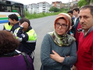 Kamyonetin Çarptığı Öğrenciyi Arkadaşları Teselli Etti