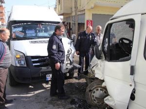 Samsun’da İki Minibüs Çarpıştı: 5 Yaralı