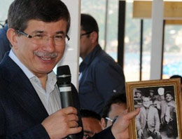 Davutoğlu'na 51 yıllık sürpriz fotoğraf