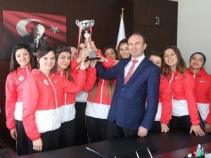 Odü Bayan Hentbol Takımı’ndan Şampiyonluk Başarısı