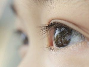 Psikoloji Düzelten Göz Tedavisi, Göz Protezi