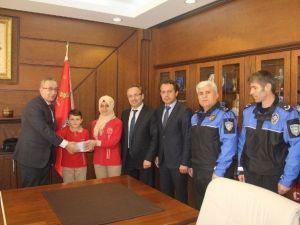 Öğrencilerden Doğudaki Polislere Mektup