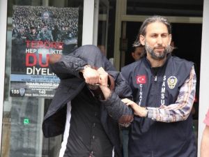 Arkadaşını Bıçakladı
