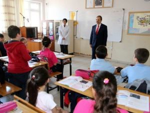 Öğrenci Rica Etti, Başkan Ders Anlattı
