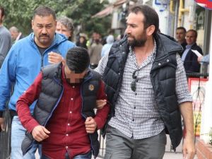 Marketten 3 Bin Liralık Sigara Çalan Genç Yakalandı