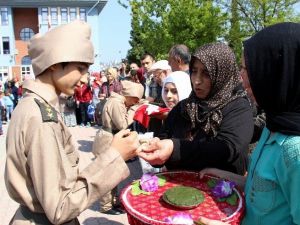 Öğrenciler Kına Yakılarak Çanakkale’ye Uğurlandı