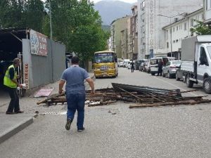 Karabük’te Fırtına Çatıları Uçurdu