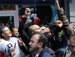 Kılıçdaroğlu'na Rize'de Yumurtalı Saldırı