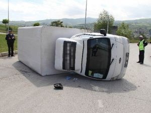 Otomobil Kamyonet İle Çarpıştı: 1 Yaralı