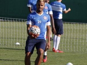 Antalyaspor, Mersin İdmanyurdu Mesaisine Başladı