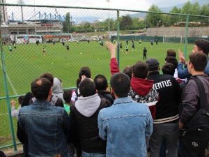 Taraftarlardan, Karabüksporlu Futbolculara Tepki