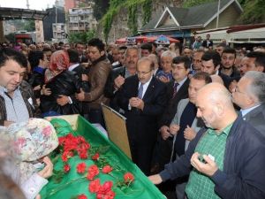Başhekim Şanlı’ya Görev Yaptığı Hastane Önünde Tören