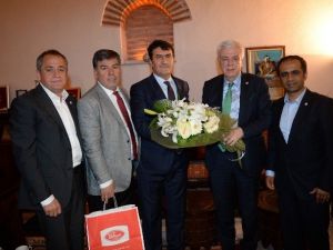 Ay: “Kulübün Borcunu Azaltıp Geleceğin Takımını Kuracağız”