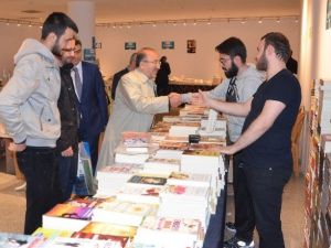 Başkan Gümrükçüoğlu, Trabzon Kitap Fuarı’nı Ziyaret Etti