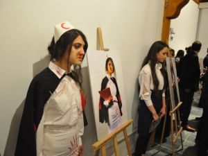 Öğrencilerden "Canlı Şiddet" Sergisi