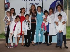 Çocuklar Doktor Annelerini Muayene Etti