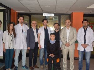 Yem Makinesinde Kopan Kafa Derisi Yeniden Dikildi